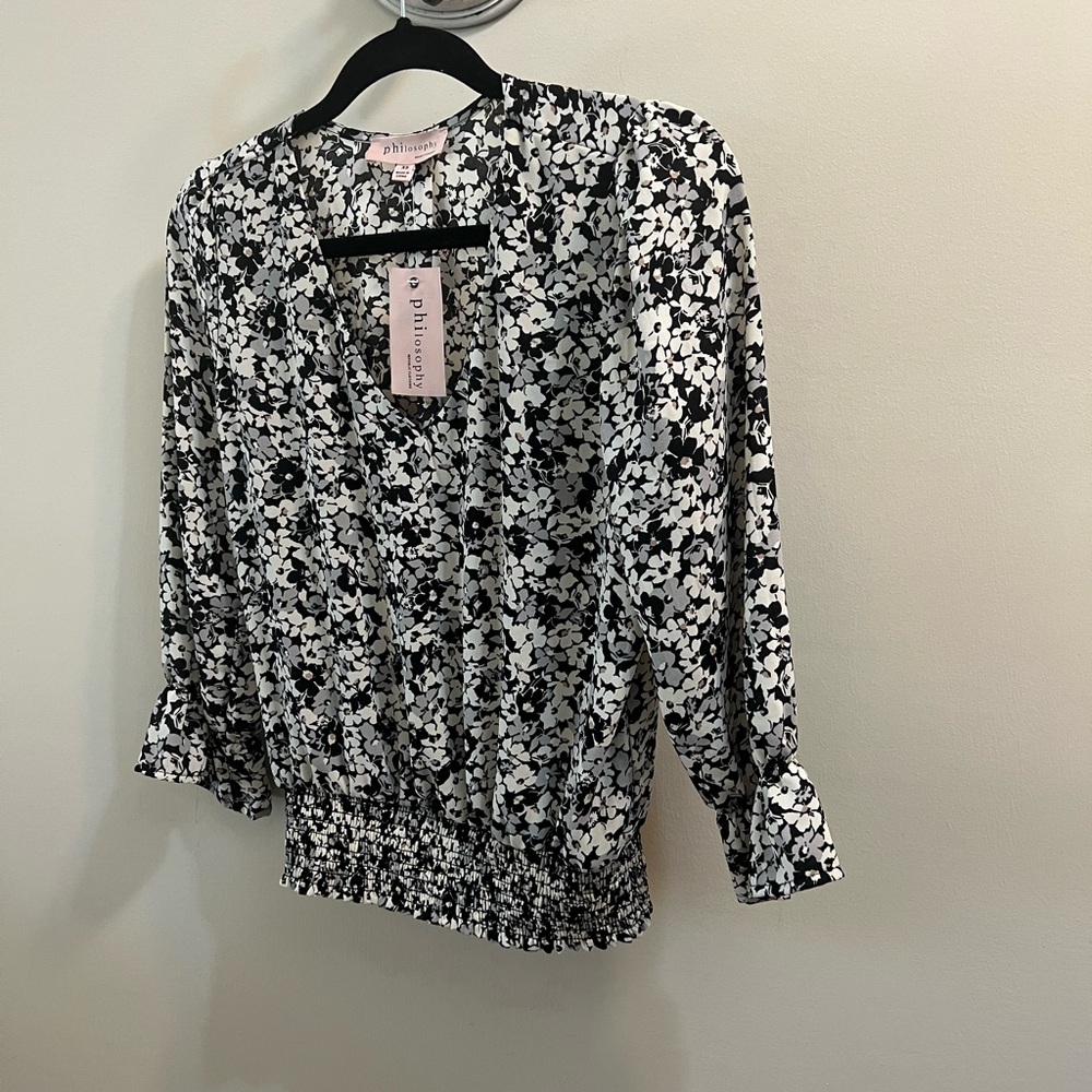 Philosophy Black & White Floral V-Neck Smocked Hem Blouse Size XS